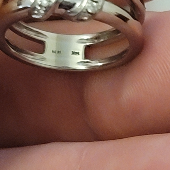 Women's 14kt Gold And Diamonds Heart Ring 6.5 - Picture 4 of 7